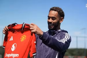 Tân binh Cunha khoe áo đấu số 10 tại Man Utd