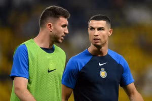 Hậu vệ lương cao thứ 3 thế giới bất ngờ… thất nghiệp