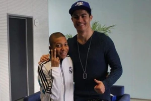 Mbappe ‘kém cỏi’ trước thần tượng Ronaldo