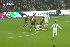Man Utd nổi giận vì ‘mất phạt đền, dẫn tới bàn thua’
