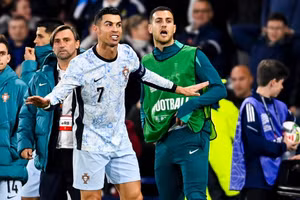 Khoảnh khắc Ronaldo tức giận vì Bồ Đào Nha bị cầm hòa