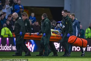 Liverpool trả giá đắt cho 3 điểm trước Everton 