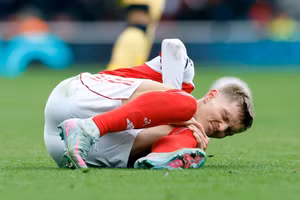 Arsenal trả giá đắt cho ngôi đỉnh bảng Ngoại hạng Anh