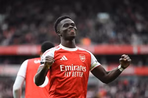 Saka lập hai cột mốc đặc biệt trong màu áo Arsenal