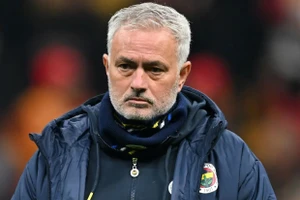 HLV Mourinho bị phạt nặng tại Thổ Nhĩ Kỳ 