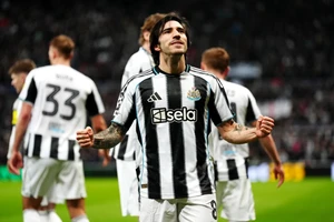 Newcastle lần đầu vào vòng 1/8 Champions League