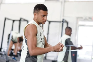 Mbappe tiều tụy sau 7 ngày nhập viện khẩn cấp