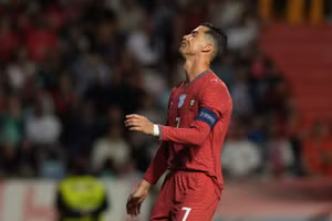 Ronaldo vô duyên khó tin, lỡ cơ hội nối dài kỷ lục