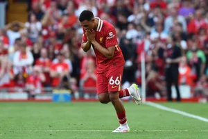 Liverpool để Arsenal cầm hòa, Alexander-Arnold bị la ó dữ dội