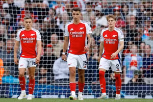 Arsenal thua ngược Bournemouth, nguy cơ ‘mất cả chì lẫn chài’ 