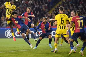 Dortmund cay đắng nhìn Barcelona vào bán kết Champions League
