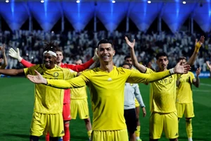 Ronaldo bùng nổ sau ‘nổi loạn’: Hết giận rồi thương?