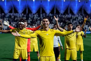 Ronaldo bùng nổ sau ‘nổi loạn’: Hết giận rồi thương?