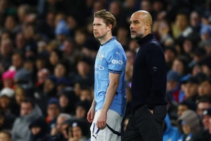 HLV Man City phản pháo tin đồn bất hòa với nhạc trưởng Bruyne 