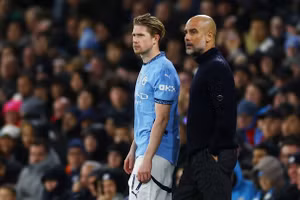 HLV Man City phản pháo tin đồn bất hòa với nhạc trưởng Bruyne 