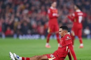 Liverpool trả giá đắt với ngôi đầu Ngoại hạng Anh 