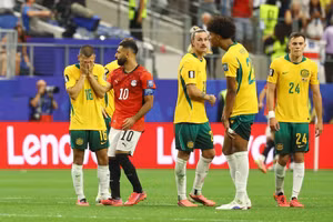 Australia gục ngã trên chấm 11m, Ai Cập phá dớp 92 năm tại World Cup
