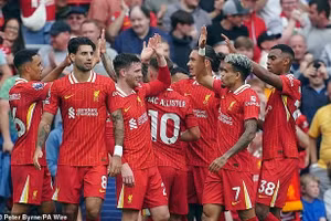 Thắng đậm Bournemouth, Liverpool lên đỉnh bảng Ngoại hạng Anh 