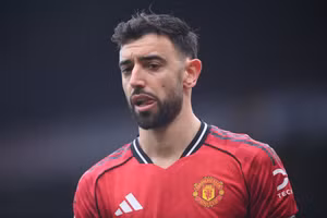 Fernandes xô đổ kỷ lục 26 năm tại Man Utd