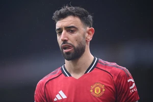 Fernandes xô đổ kỷ lục 26 năm tại Man Utd