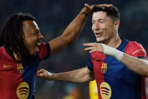 Lewandowski ‘ăn đứt’ Ronaldo, Messi ở Champions League