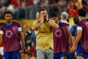 Thua đội bóng của Messi, huấn luyện viên Club World Cup mất việc 