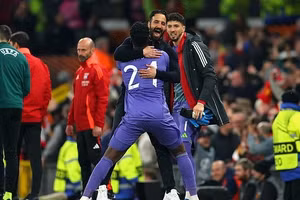 Man Utd vào bán kết Europa League theo kịch bản ‘điên rồ’