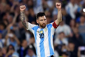 Màn trình diễn điểm 10 của Messi