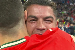 Chùm ảnh: Ronaldo bật khóc cùng Bồ Đào Nha nâng cúp vô địch Nations League
