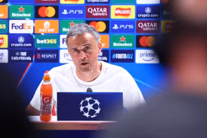 HLV PSG nổi đóa với báo Pháp, tuyên bố sẵn sàng ‘đấu trí’ Arsenal