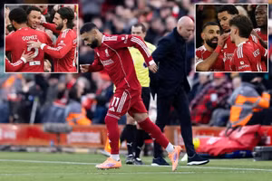 Salah trở lại, Liverpool ‘trọn niềm vui’