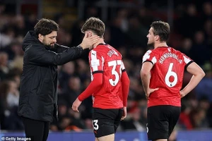 Thua thảm Tottenham, HLV Southampton bị sa thải ngay lập tức