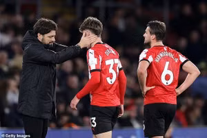 Thua thảm Tottenham, HLV Southampton bị sa thải ngay lập tức