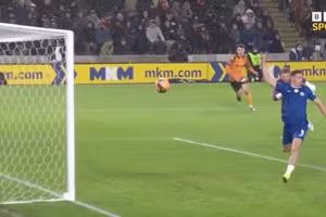 Pha bỏ lỡ bàn thắng 'dậy sóng' của Estevao và Liam Delap