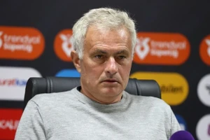 HLV Mourinho gây thất vọng ở Fenerbahce