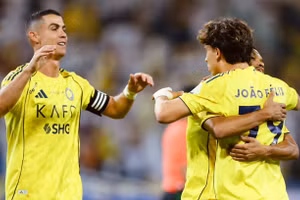 Ronaldo đi vào lịch sử với ‘điều chưa từng có’