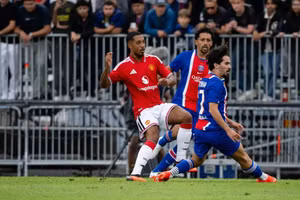 Man Utd trả giá đắt sau trận giao hữu PSG