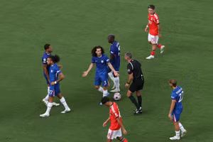 Gián đoạn trận Chelsea đụng độ Benfica ở Club World Cup