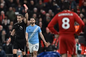 Thua Man City, Liverpool ‘thiệt đơn thiệt kép’