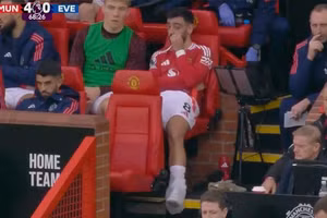 Man Utd trả giá đắt cho chiến thắng đậm trước Everton