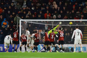 Man City tìm lại niềm vui, Liverpool thua tủi hổ