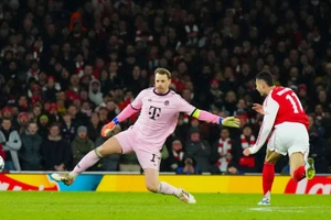 Chùm ảnh: Arsenal vùi dập đối thủ kỵ giơ, Bayern Munich mất chuỗi kỷ lục
