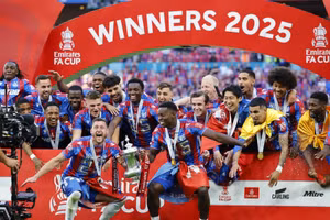 Nhà vô địch Cup FA nhận cú sốc lớn 