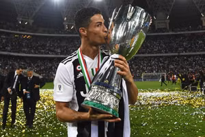 Ronaldo thắng lớn trước Juventus, bỏ túi tiền ‘khủng’