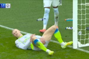 Haaland hy sinh bản thân vẫn không cứu nổi Man City 