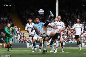 Gundogan ghi siêu phẩm, Man City đoạt vé dự Champions League