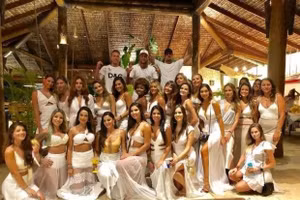 Neymar tái hợp siêu mẫu nóng bỏng 