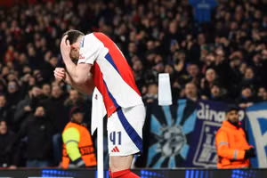 Cầu thủ bị tấn công, Arsenal vẫn đặt 1 chân vào vòng 16 đội Champions League 