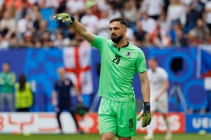 Liverpool chiêu mộ thành công thủ môn nổi tiếng EURO 2024 