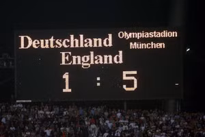 Chùm ảnh: Chiến thắng ấn tượng nhất của cố HLV tuyển Anh 